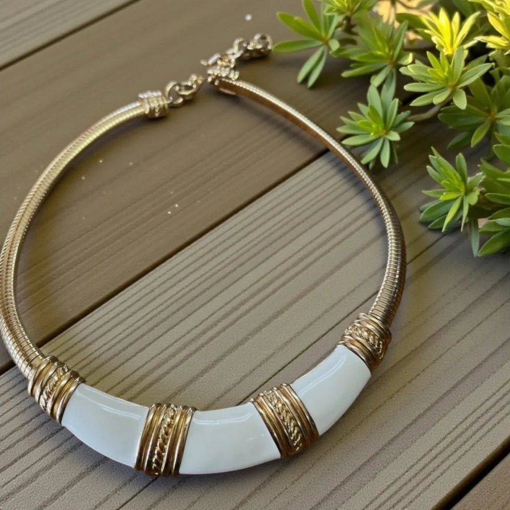 MONET 1980s Vintage Gold and Ivory Enamel Omega Tubogas Collar Necklace
